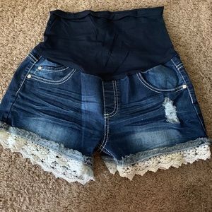 Cute! Maternity shorts size Large